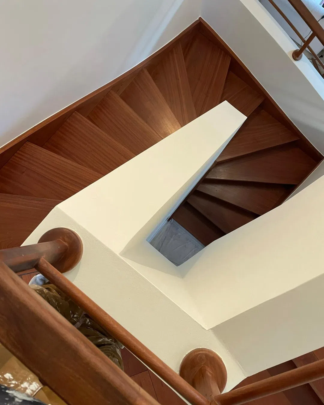 Menuiserie escalier bois rénovation intérieur Versailles AGNR RENOV Yvelines
